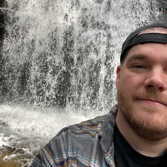 Meet your Posher, Tyler - Picture 3 of 5